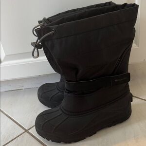 Columbia Kids' Black Waterproof Snow Boots size 6